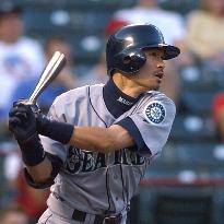 Mariners' Ichiro goes 2-for-4 against Rangers
